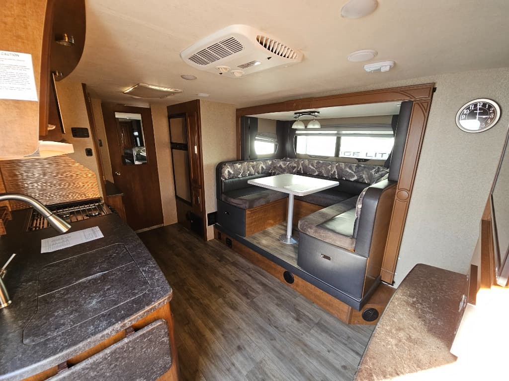 2018 Lance 2018 Lance Travel Trailer - thumbnail 7