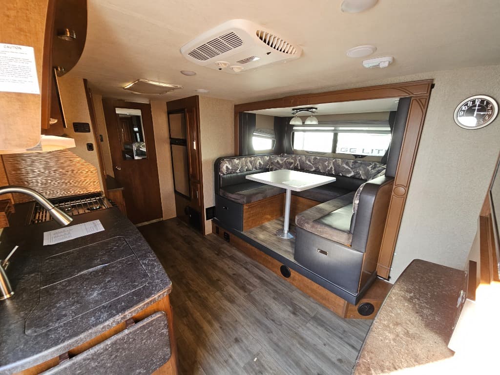 2018 Lance 2018 Lance Travel Trailer - thumbnail 8