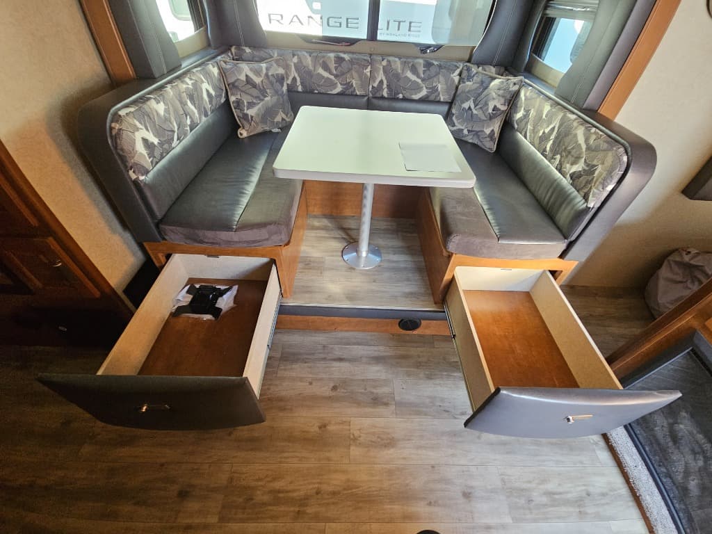 2018 Lance 2018 Lance Travel Trailer - thumbnail 11