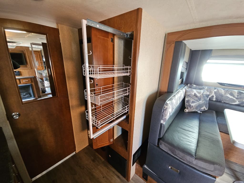 2018 Lance 2018 Lance Travel Trailer - thumbnail 12