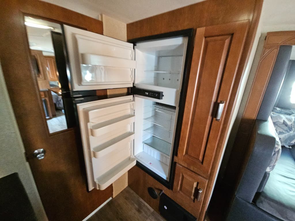 2018 Lance 2018 Lance Travel Trailer - thumbnail 13