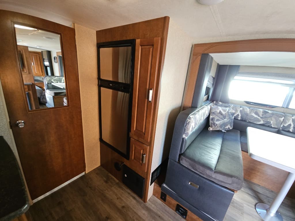 2018 Lance 2018 Lance Travel Trailer - thumbnail 14