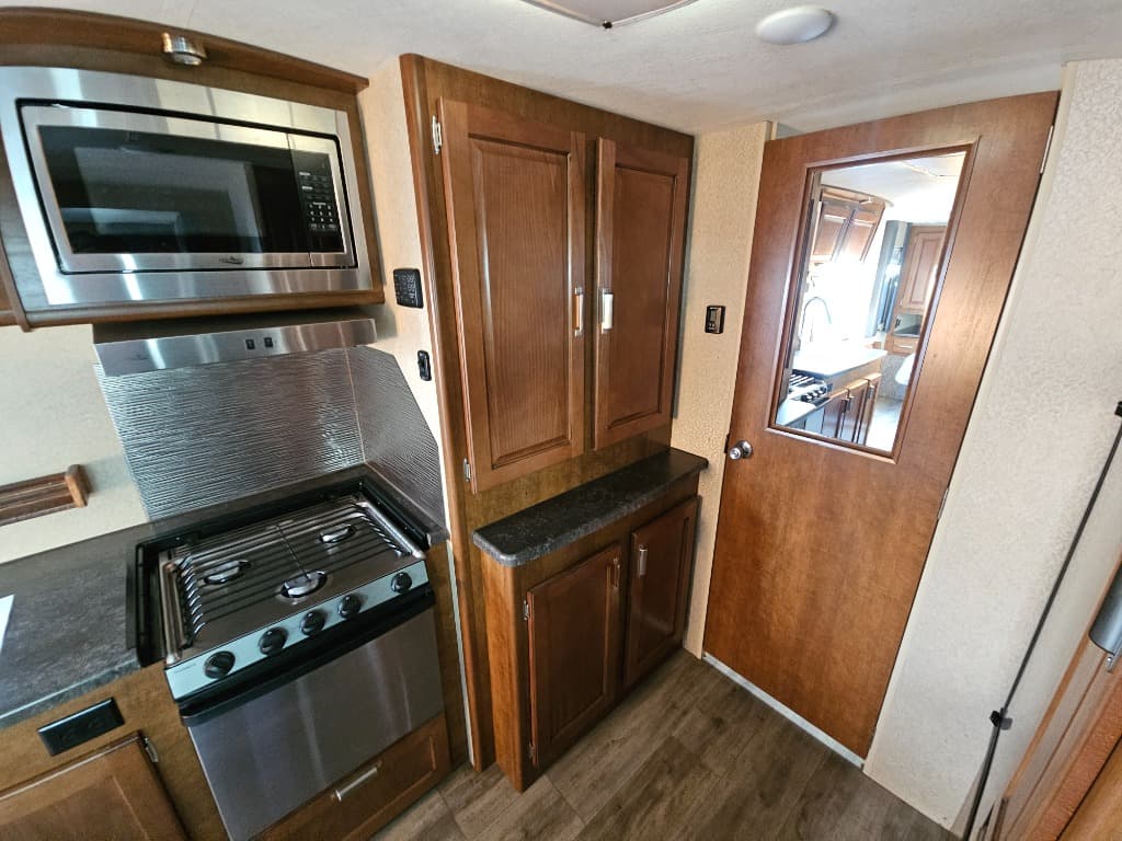 2018 Lance 2018 Lance Travel Trailer - thumbnail 15