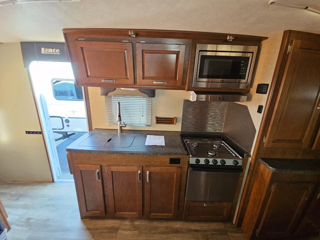 2018 Lance 2018 Lance Travel Trailer - thumbnail 17