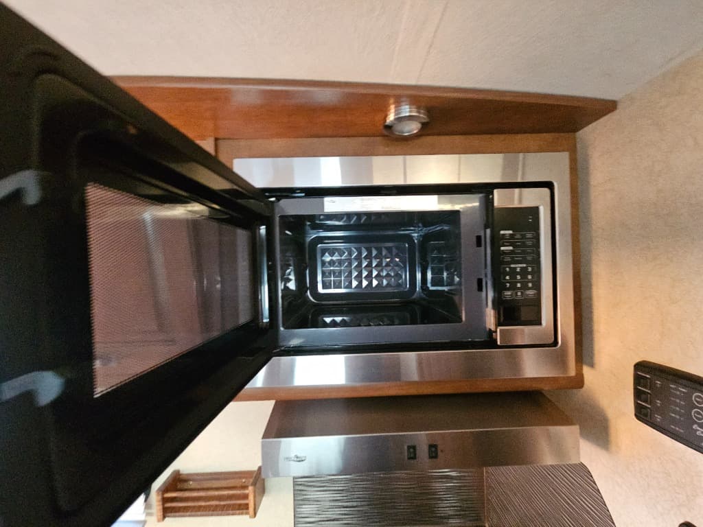 2018 Lance 2018 Lance Travel Trailer - thumbnail 18