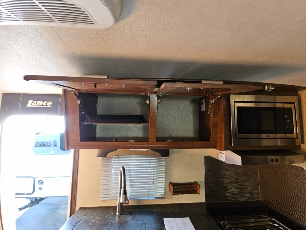 2018 Lance 2018 Lance Travel Trailer - thumbnail 19