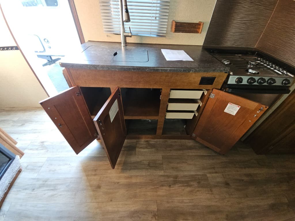 2018 Lance 2018 Lance Travel Trailer - thumbnail 22