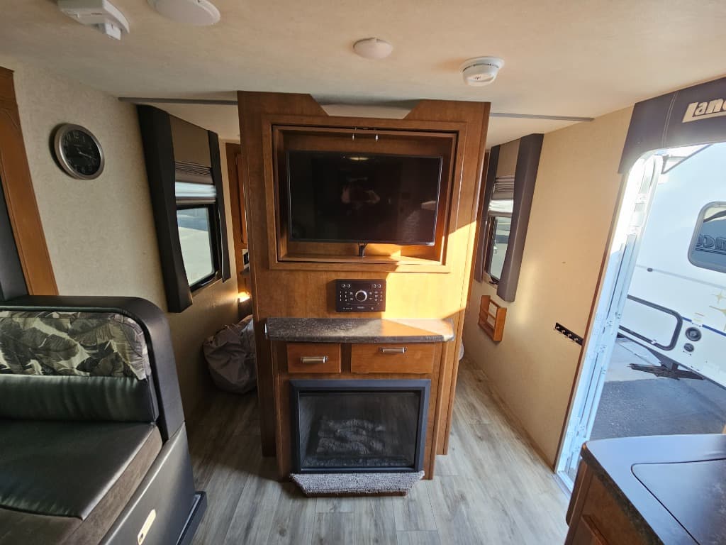 2018 Lance 2018 Lance Travel Trailer - thumbnail 24