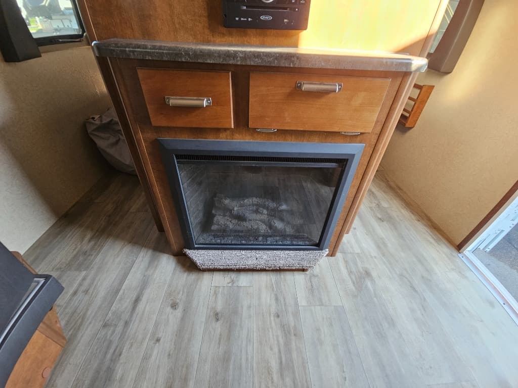 2018 Lance 2018 Lance Travel Trailer - thumbnail 25