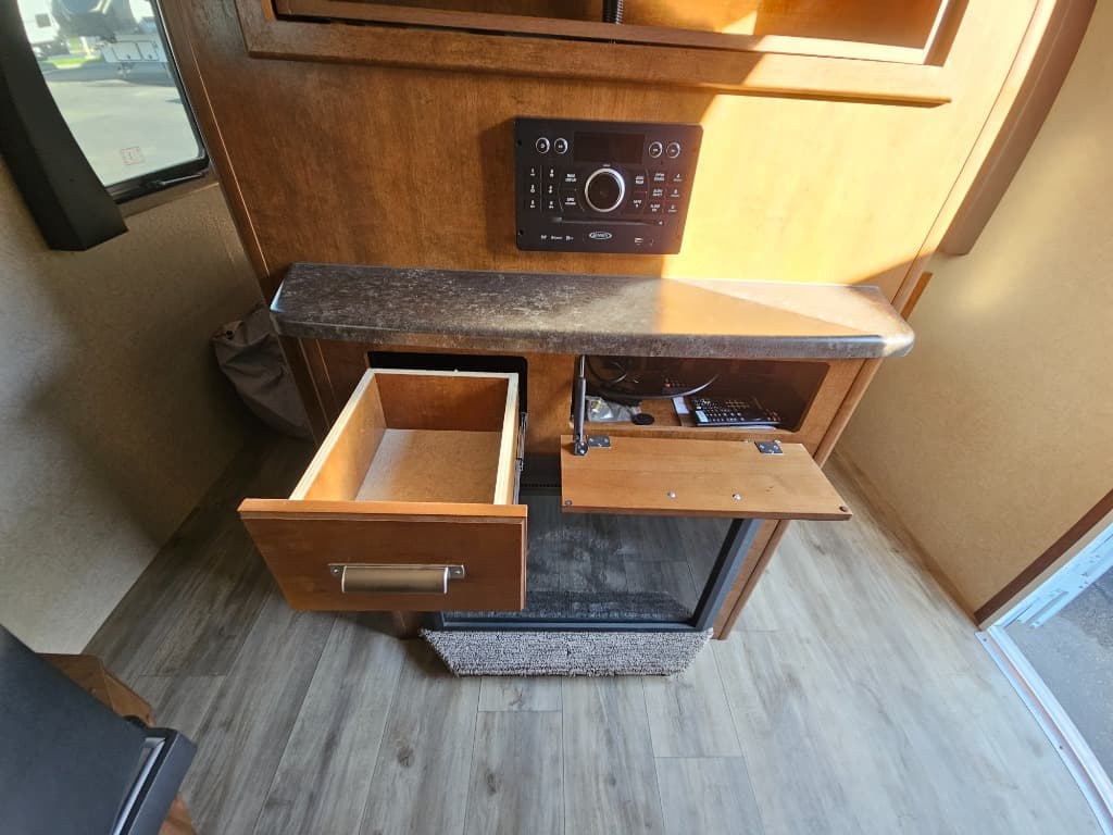 2018 Lance 2018 Lance Travel Trailer - thumbnail 26