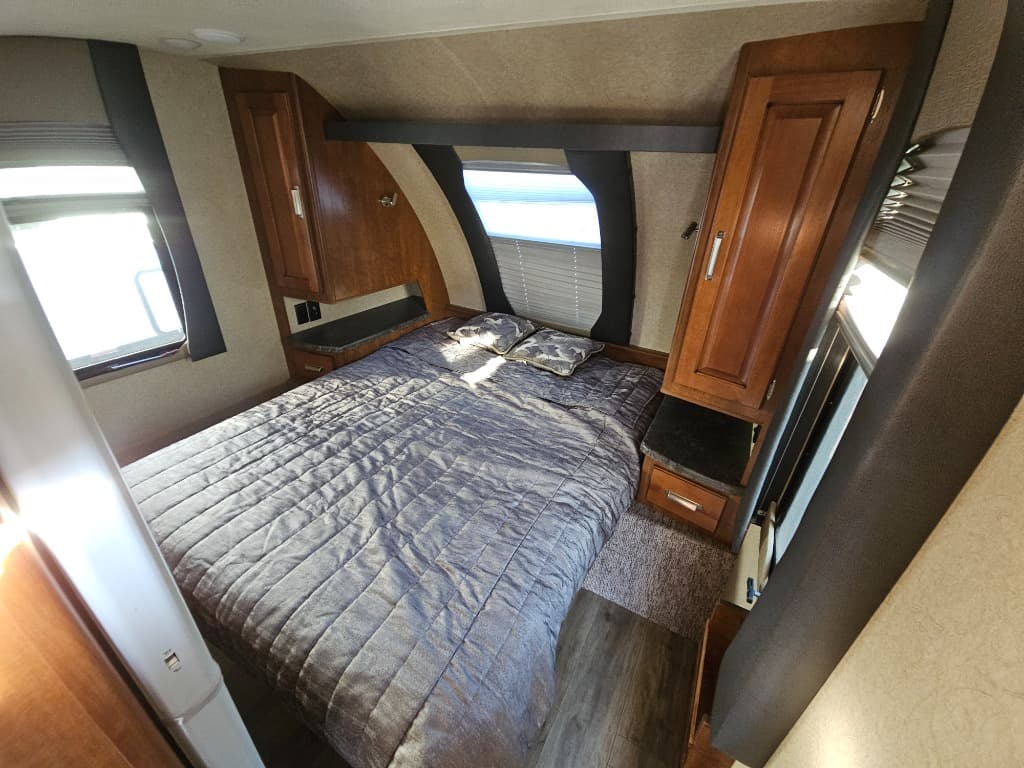 2018 Lance 2018 Lance Travel Trailer - thumbnail 28