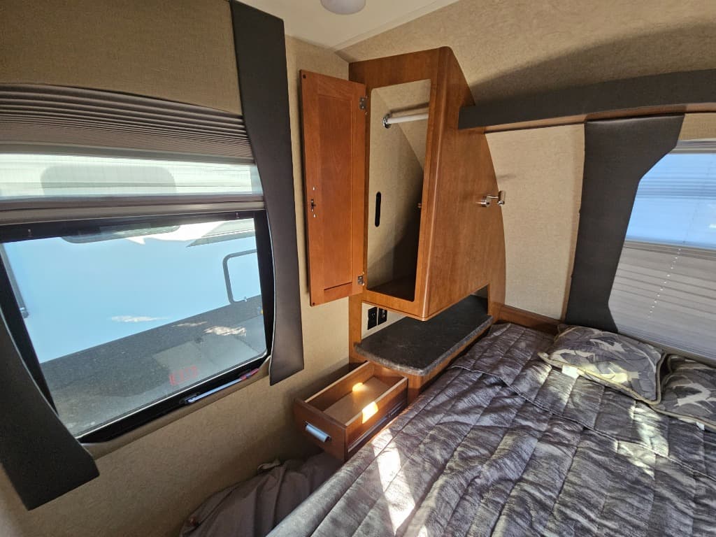 2018 Lance 2018 Lance Travel Trailer - thumbnail 30