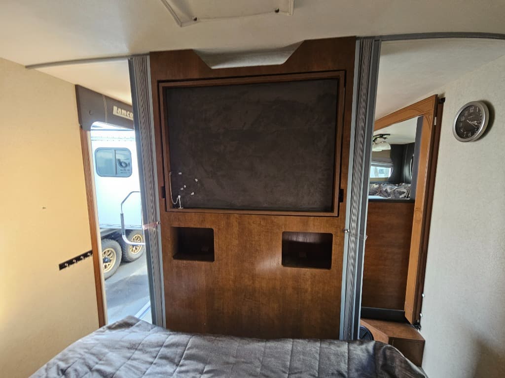 2018 Lance 2018 Lance Travel Trailer - thumbnail 32