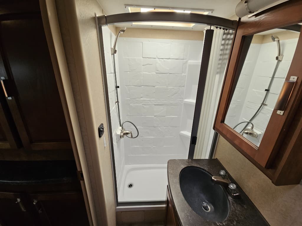 2018 Lance 2018 Lance Travel Trailer - thumbnail 35