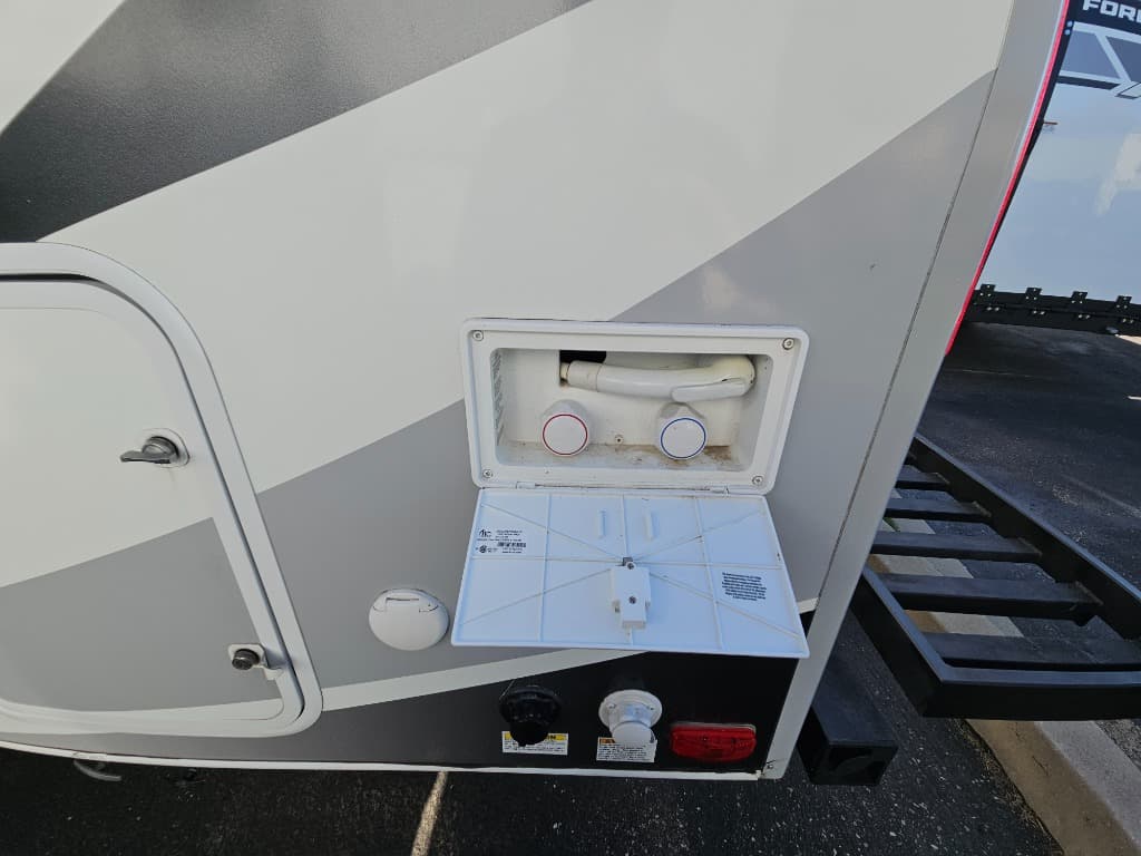 2018 Lance 2018 Lance Travel Trailer - thumbnail 51