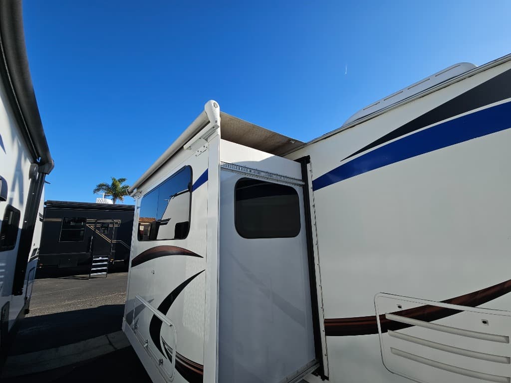 2018 Lance 2018 Lance Travel Trailer - thumbnail 53
