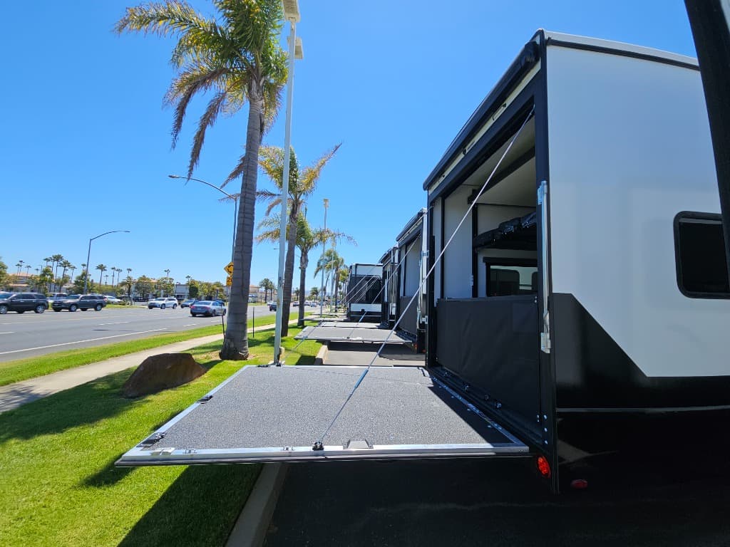 2025 Keystone RV 2025 Keystone RV Raptor Carbon Series - thumbnail 6