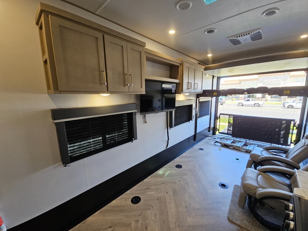 2025 Keystone RV 2025 Keystone RV Raptor Carbon Series - thumbnail 12