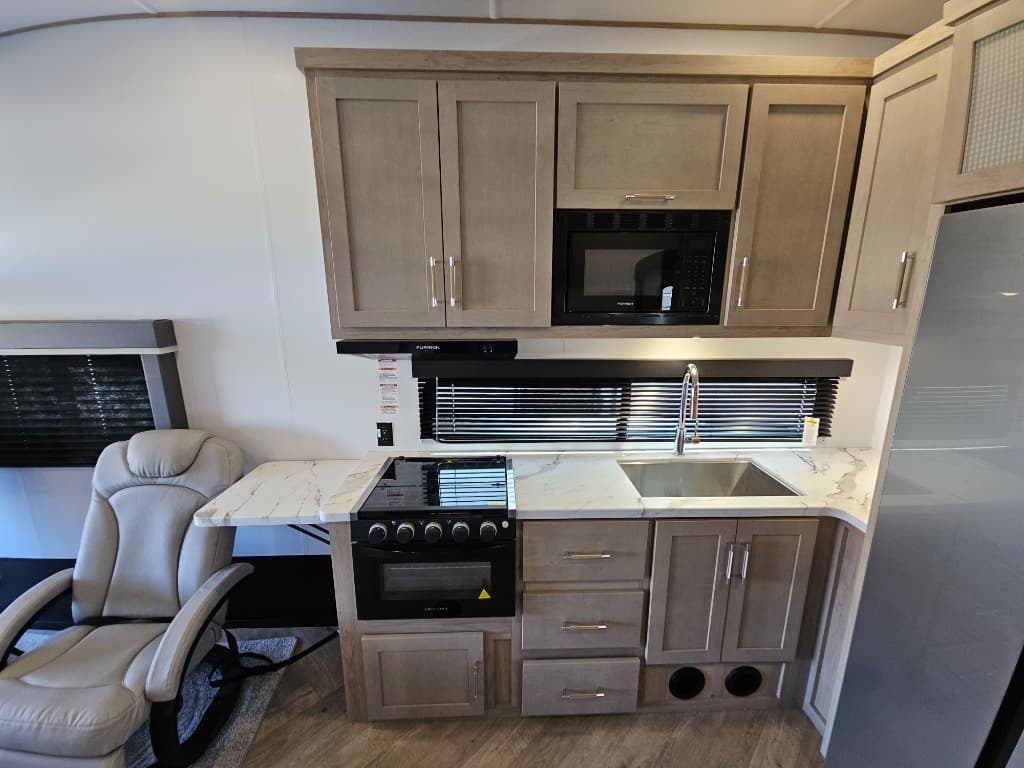 2025 Keystone RV 2025 Keystone RV Raptor Carbon Series - thumbnail 22