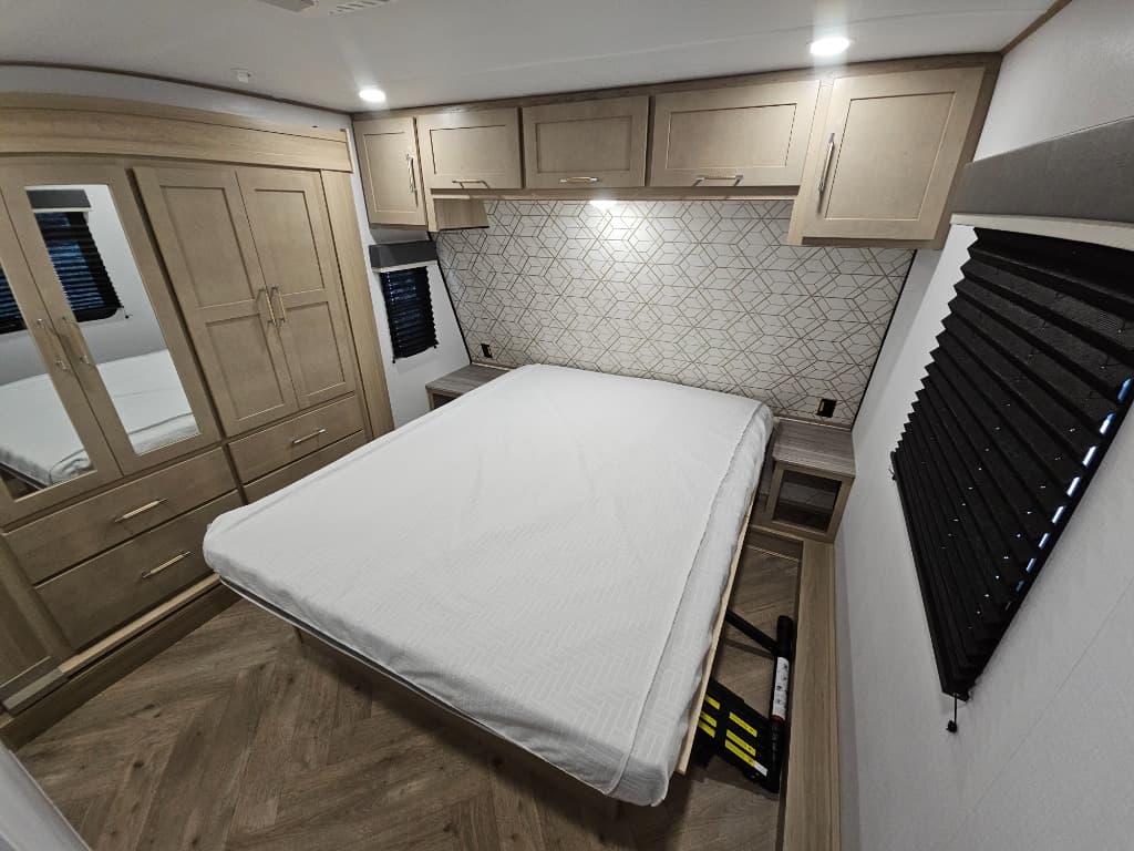 2025 Keystone RV 2025 Keystone RV Raptor Carbon Series - thumbnail 39