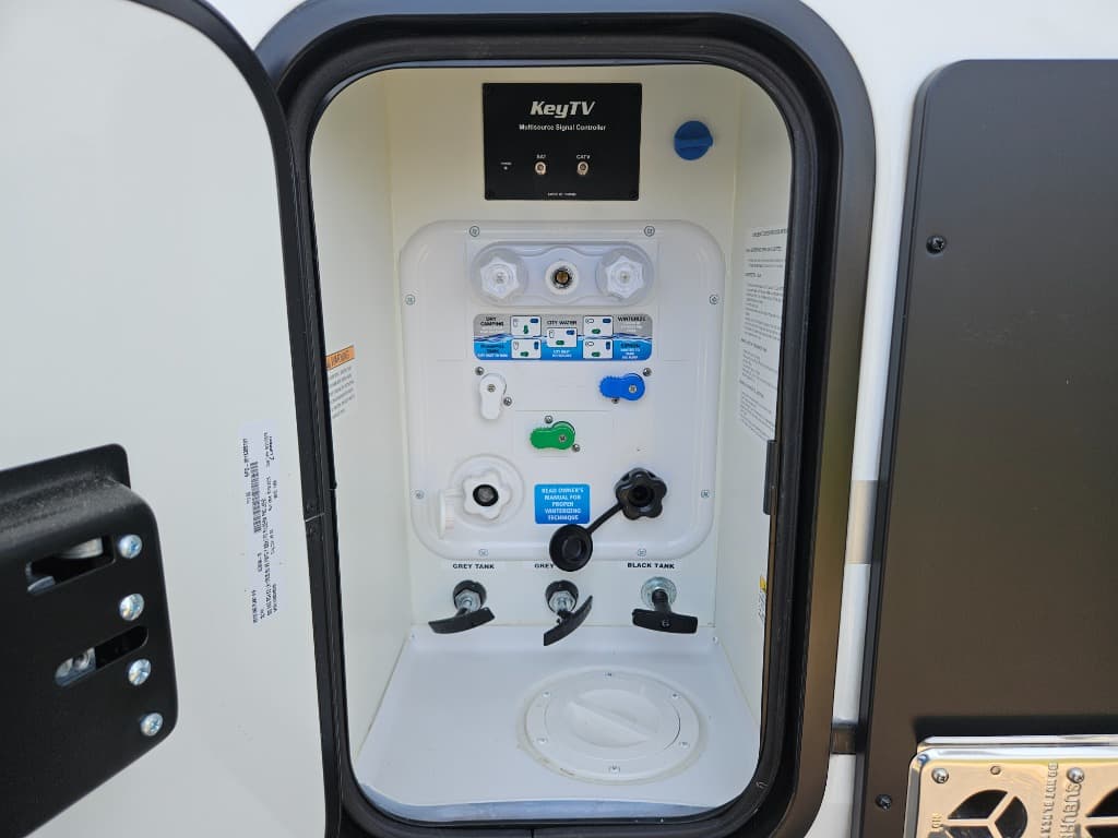 2025 Keystone RV 2025 Keystone RV Raptor Carbon Series - thumbnail 29