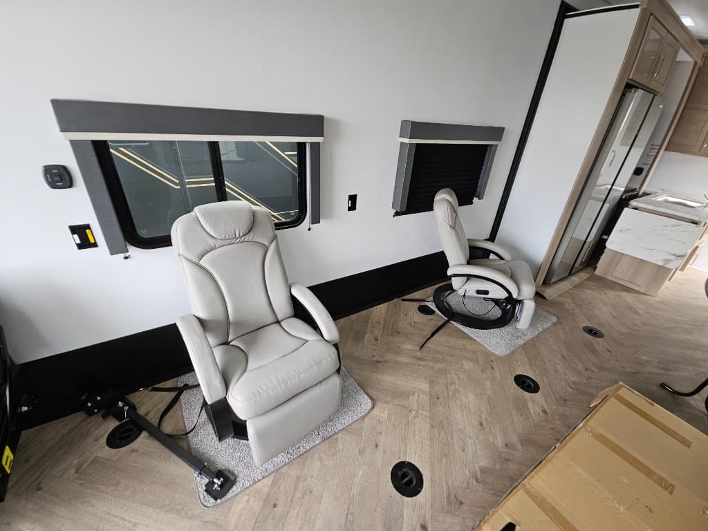 2025 Keystone RV 2025 Keystone RV Raptor Carbon Series - thumbnail 39