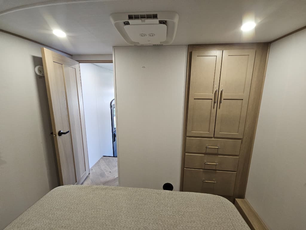 2026 Keystone RV 2026 Keystone RV Raptor Carbon Series - thumbnail 32