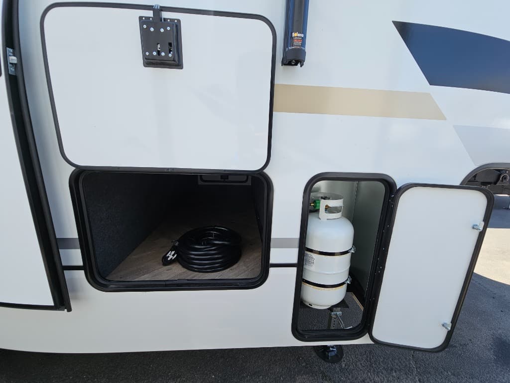 2026 Keystone RV 2026 Keystone RV Raptor Carbon Series - thumbnail 38