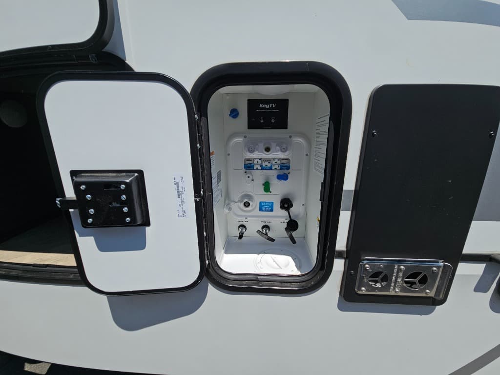 2026 Keystone RV 2026 Keystone RV Raptor Carbon Series - thumbnail 52