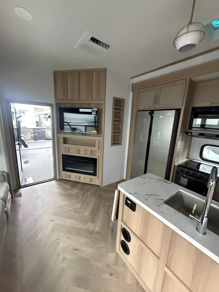 2026 Keystone RV 2026 Keystone RV Raptor Carbon Series - thumbnail 9