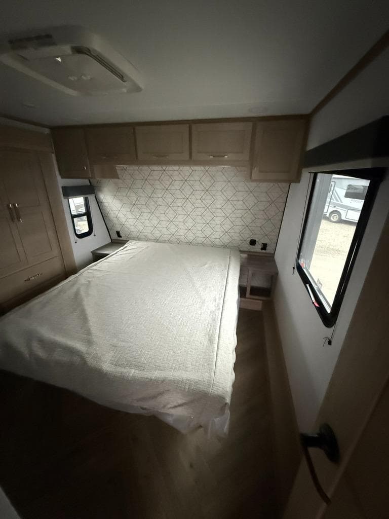 2026 Keystone RV 2026 Keystone RV Raptor Carbon Series - thumbnail 16