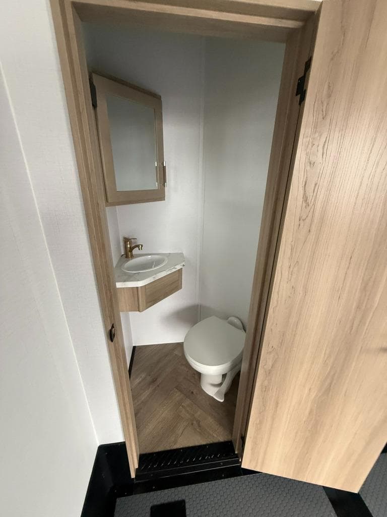 2026 Keystone RV 2026 Keystone RV Raptor Carbon Series - thumbnail 25