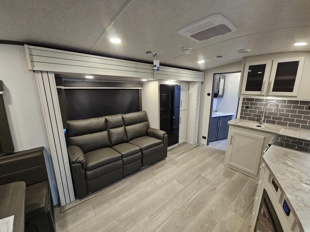 2025 Keystone RV 2025 Keystone RV Cougar Half-Ton - thumbnail 6
