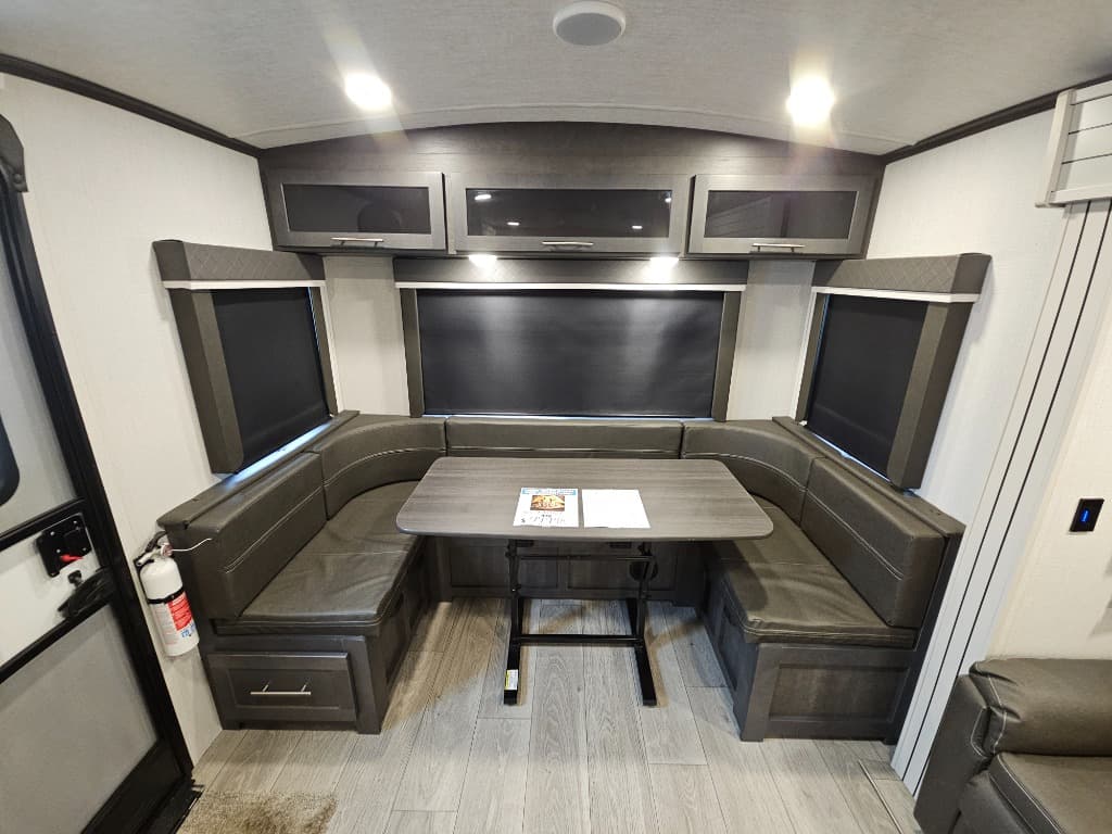 2025 Keystone RV 2025 Keystone RV Cougar Half-Ton - thumbnail 8