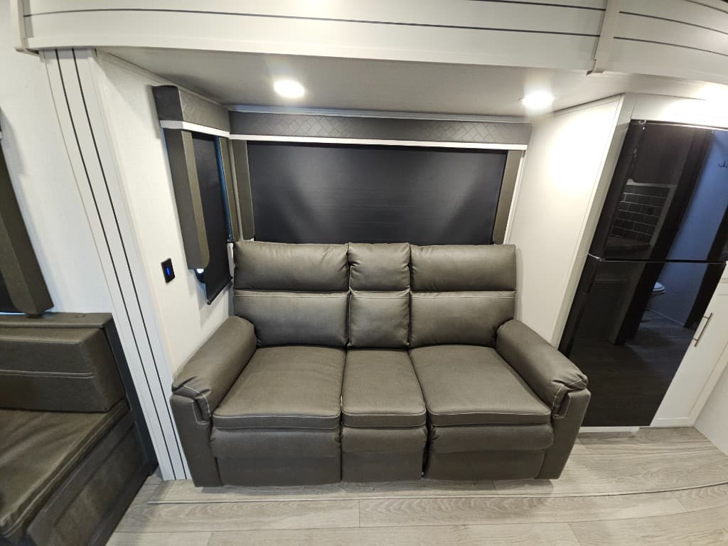 2025 Keystone RV 2025 Keystone RV Cougar Half-Ton - thumbnail 12