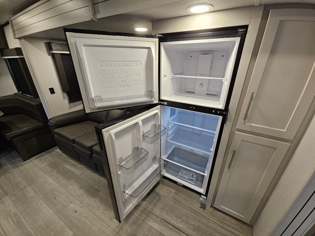 2025 Keystone RV 2025 Keystone RV Cougar Half-Ton - thumbnail 14