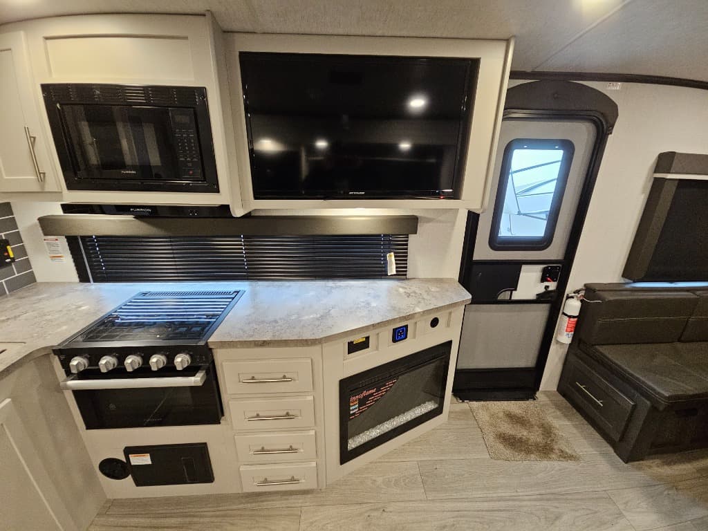 2025 Keystone RV 2025 Keystone RV Cougar Half-Ton - thumbnail 16