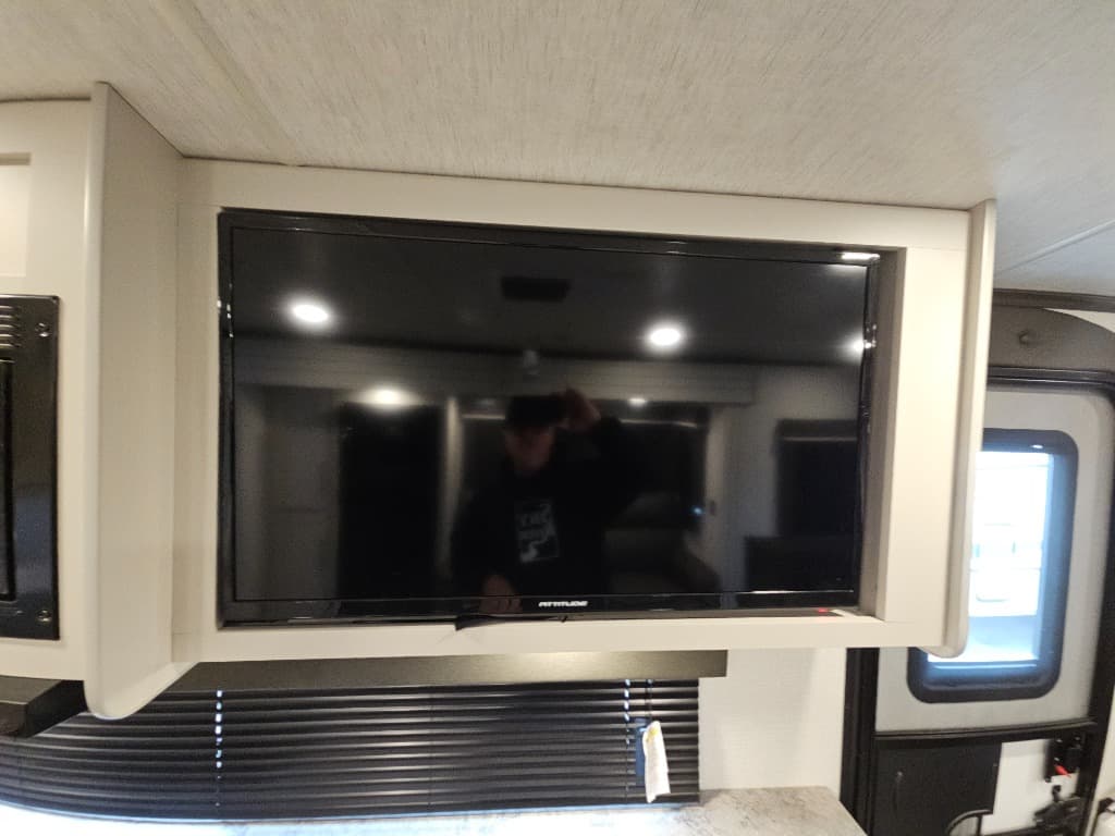 2025 Keystone RV 2025 Keystone RV Cougar Half-Ton - thumbnail 17