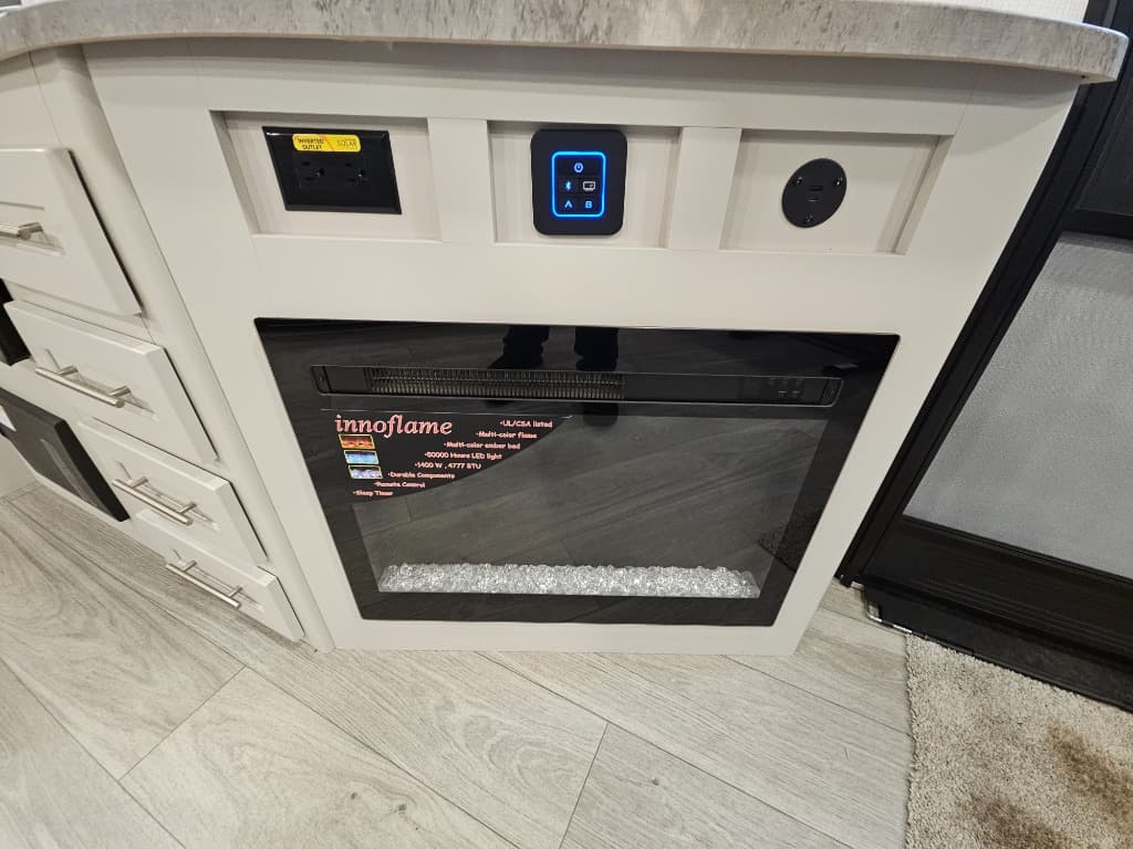 2025 Keystone RV 2025 Keystone RV Cougar Half-Ton - thumbnail 18