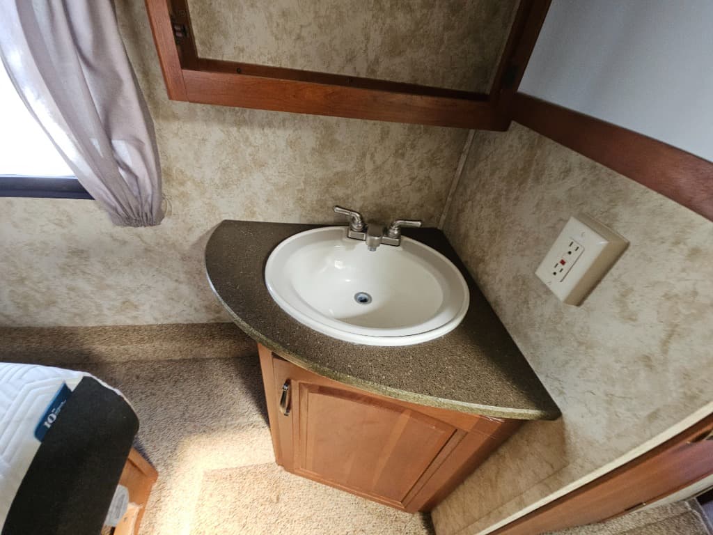 2012 Keystone RV 2012 Keystone RV Cougar Half-Ton - thumbnail 32