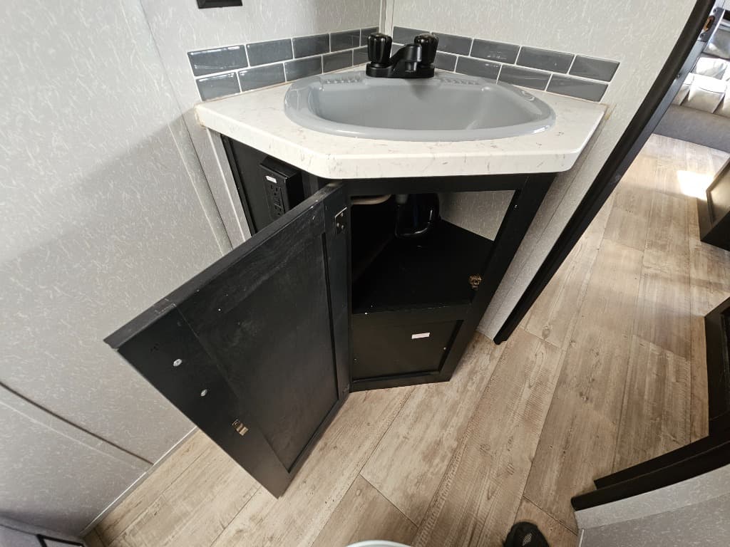 2022 Forest River RV 2022 Forest River RV Cherokee Grey Wolf - thumbnail 19