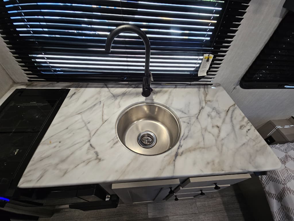 2025 Coachmen 2025 Coachmen Remote - thumbnail 17