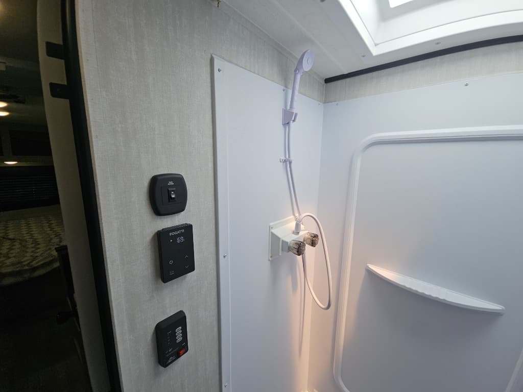 2025 Coachmen 2025 Coachmen Remote - thumbnail 24