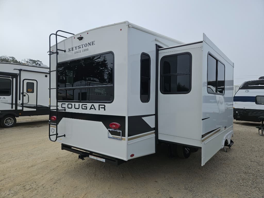 2026 Keystone RV 2026 Keystone RV Cougar Half-Ton - thumbnail 3