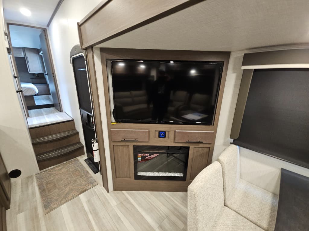 2026 Keystone RV 2026 Keystone RV Cougar Half-Ton - thumbnail 10