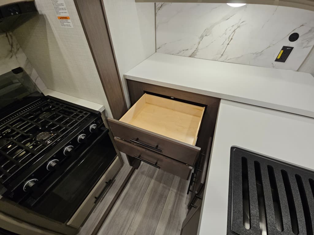 2026 Keystone RV 2026 Keystone RV Cougar Half-Ton - thumbnail 32