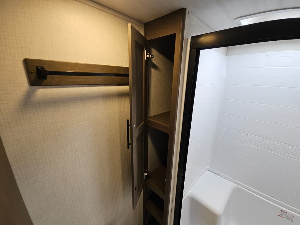 2026 Keystone RV 2026 Keystone RV Cougar Half-Ton - thumbnail 36