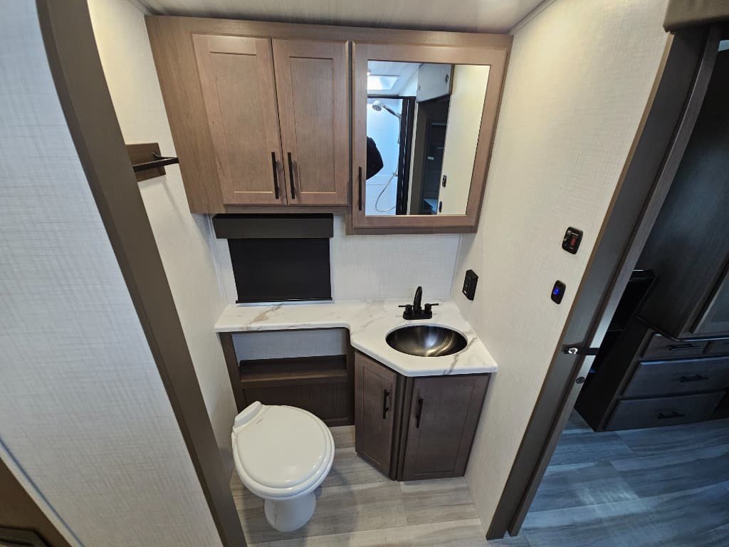 2026 Keystone RV 2026 Keystone RV Cougar Half-Ton - thumbnail 32