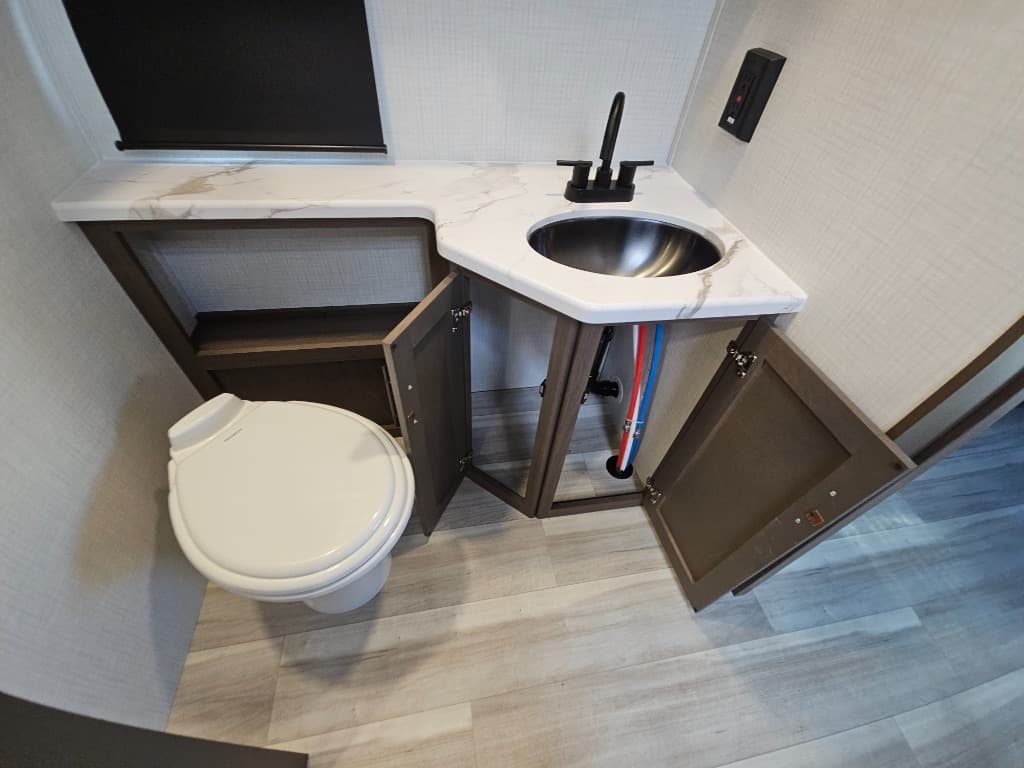 2026 Keystone RV 2026 Keystone RV Cougar Half-Ton - thumbnail 36