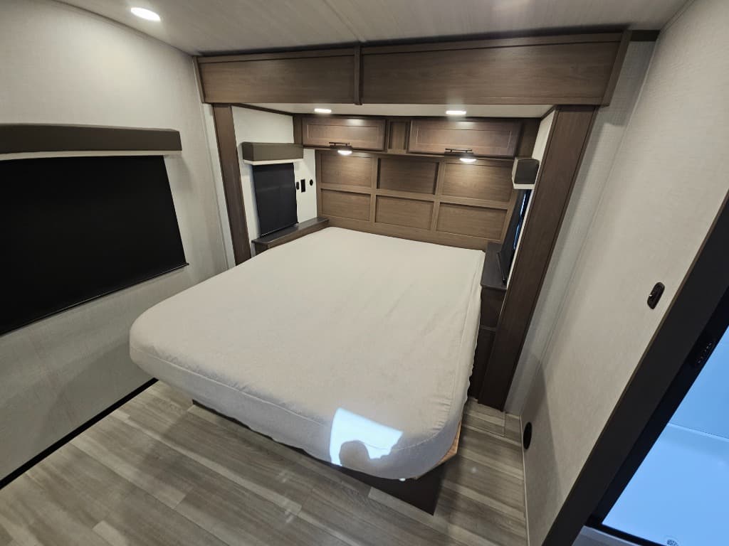 2026 Keystone RV 2026 Keystone RV Cougar Half-Ton - thumbnail 38